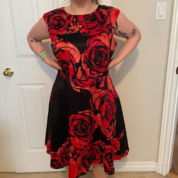 Lightweight bright black dress - Picture 1 of 6